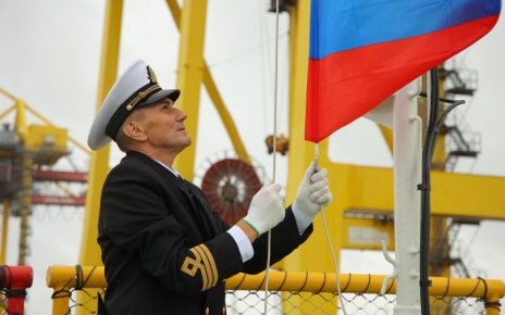 Поднятие флага РФ на Сеерном полюсе